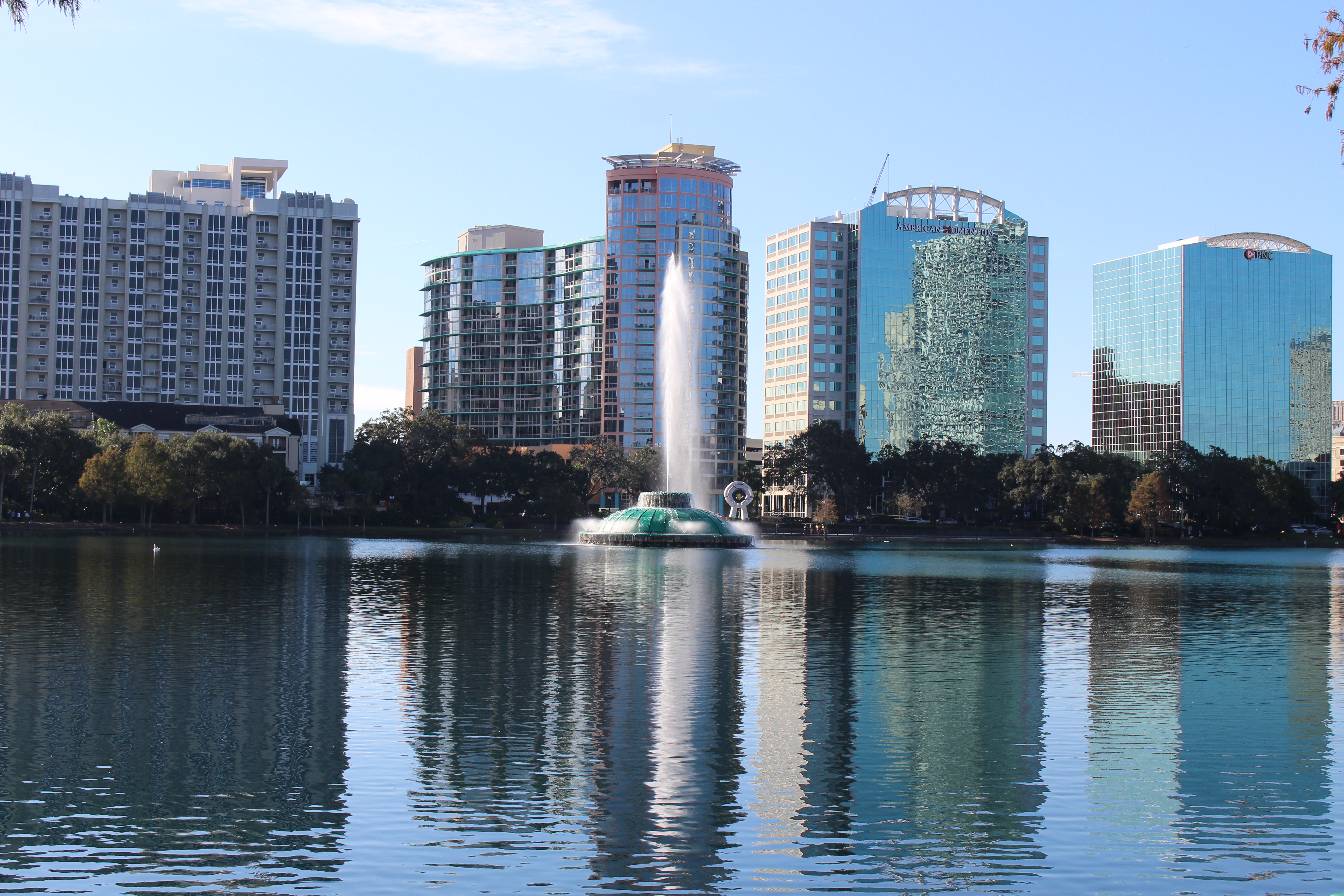 Lake Eola and Orlando skyline